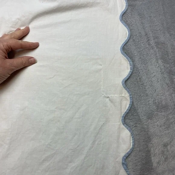 Vtg MCM Bird Applique Coverlet Sheet Full Double White Blue Cotton Scallop Hem - Picture 8 of 16